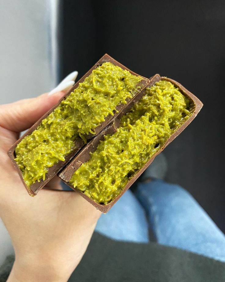 Blissco Dubai Pistachio Kunafa Bar 80% Pistachio Filling – 220g
