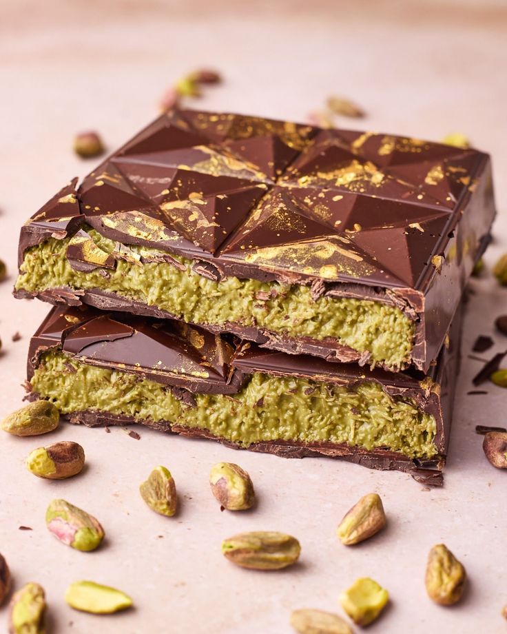 Dubai Pistachio Kunafa Chocolate Box – 9 x 12g